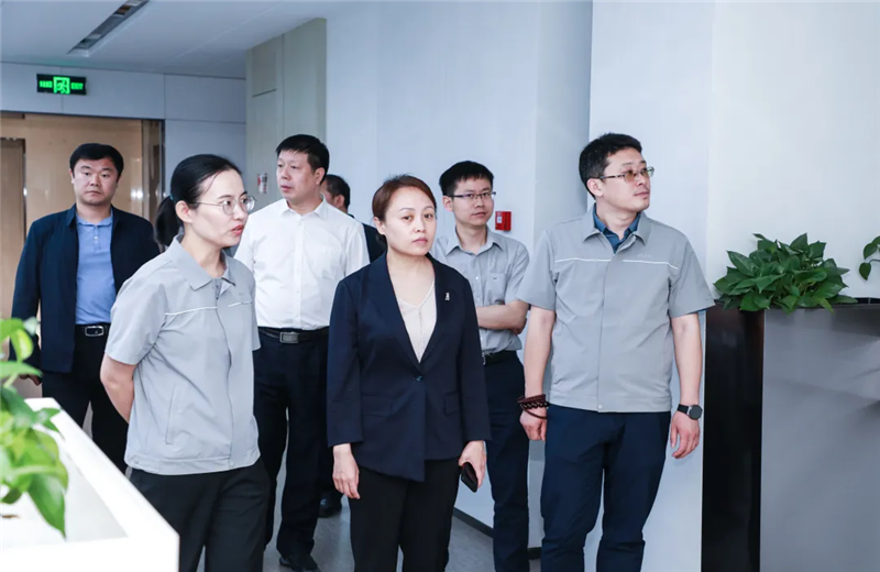 2023年5月15日，河北建材职业技术学院党委书记张明莉一行到Ebpay北京集团进行校企合作交流。